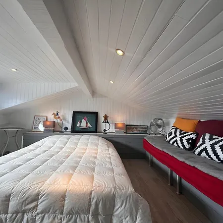 Coeur De : Lumineux Avec Balcon, Proche Et Commerces - Fr-1-239-1079 *