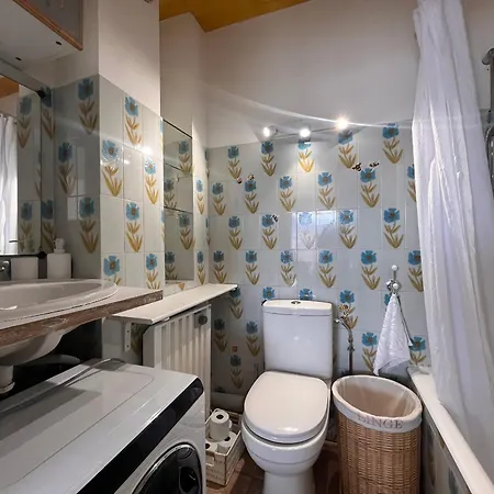 Coeur De : Lumineux Avec Balcon, Proche Et Commerces - Fr-1-239-1079 Apartment *