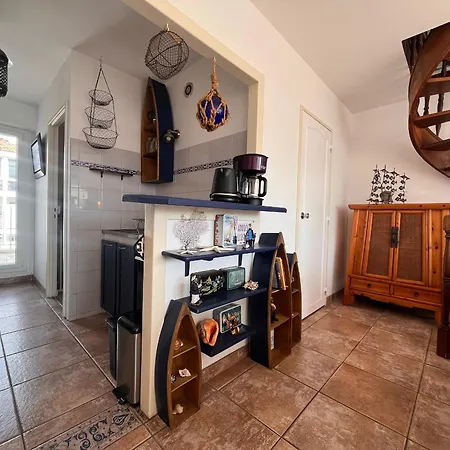 Coeur De : Lumineux Avec Balcon, Proche Et Commerces - Fr-1-239-1079 Apartment *