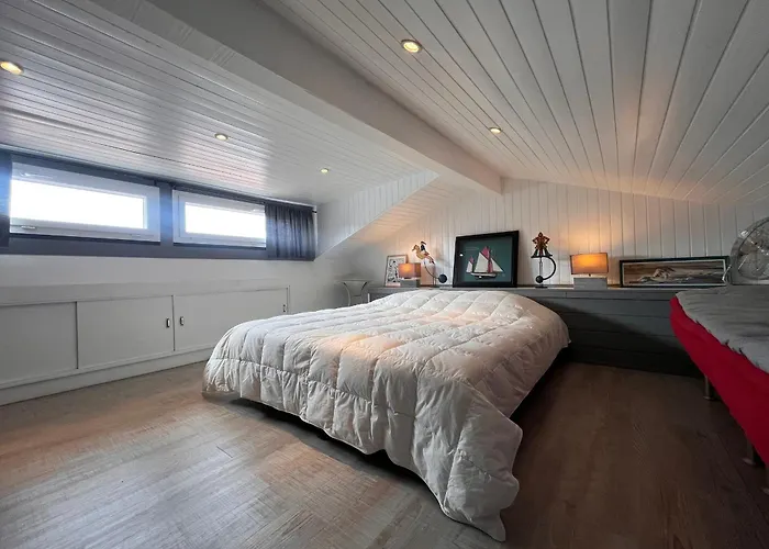 Coeur De : Lumineux Avec Balcon, Proche Et Commerces - Fr-1-239-1079 Saint-Jean-de-Luz