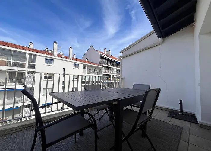 Coeur De : Lumineux Avec Balcon, Proche Et Commerces - Fr-1-239-1079 Saint-Jean-de-Luz