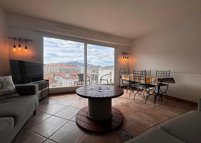 Apartment Coeur De : Lumineux Avec Balcon, Proche Et Commerces - Fr-1-239-1079