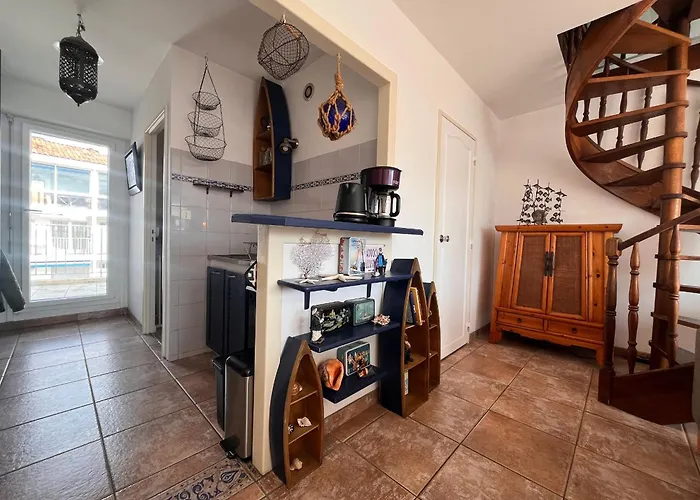 Coeur De : Lumineux Avec Balcon, Proche Et Commerces - Fr-1-239-1079 Apartment *